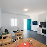A&a House Mykonos B Апартаменты *